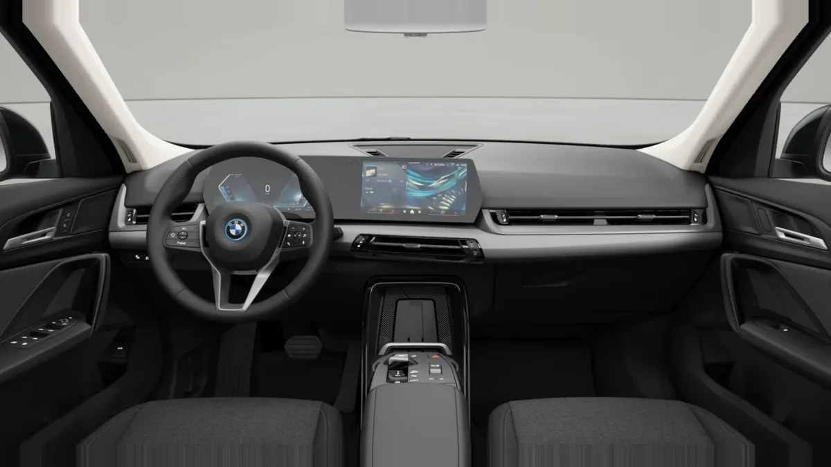 BMW X1 xDrive25e 180kW en renting — Delantera