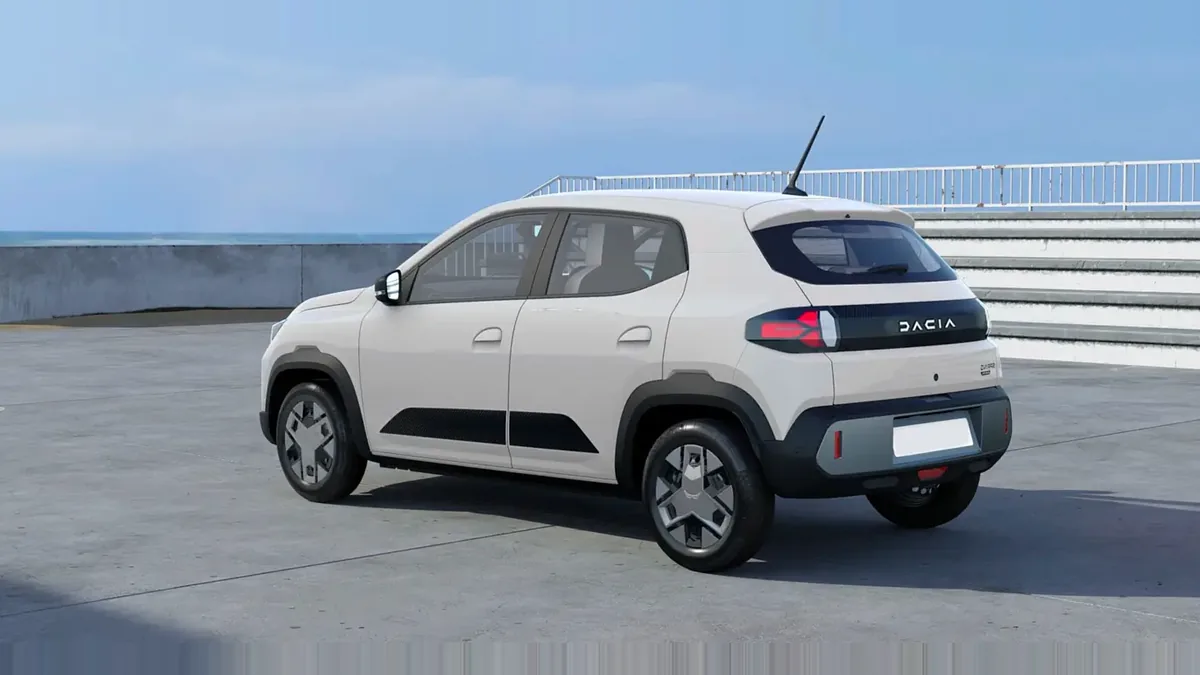 Dacia Spring Expression Electric 33kW (45CV) en renting — Trasera