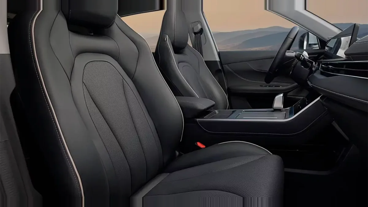 Ebro s400 1.5 DHE HEV Excellent CVT en renting — Delantera