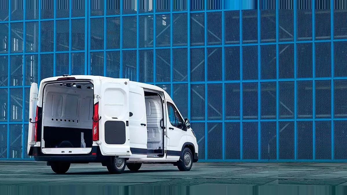 MAXUS Deliver 9 Furgón 2.0D L3H2 150 (MERCANCÍAS TERCEROS) en renting