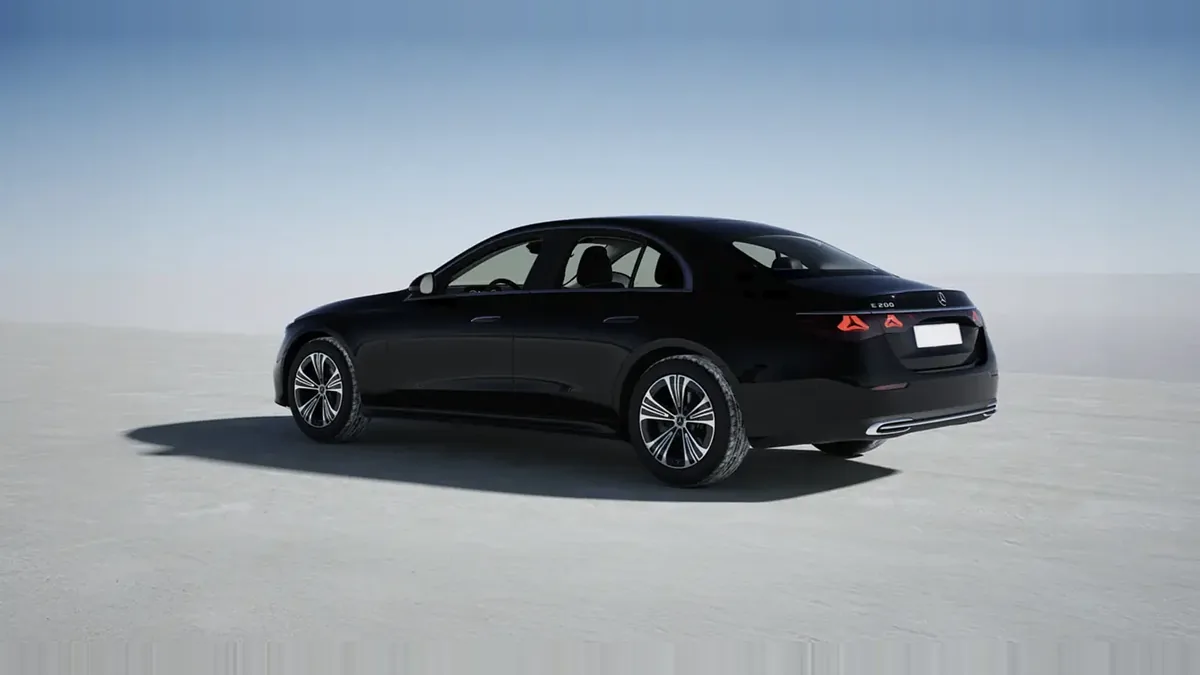Mercedes-Benz Clase E 200 en renting — Trasera