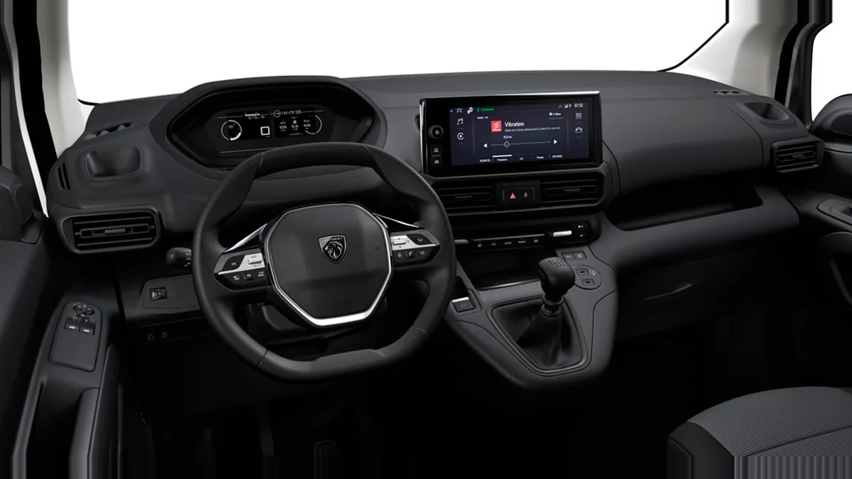 Peugeot Partner Furgón M Diésel 100CV Man en renting — Delantera