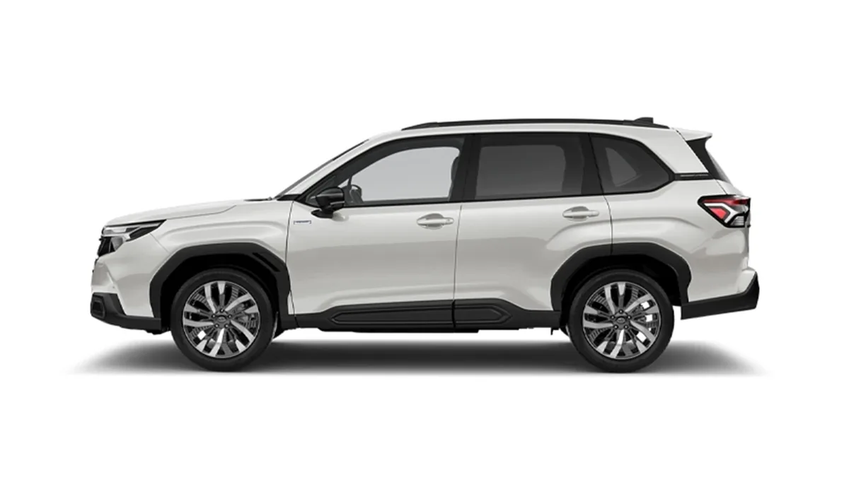 Subaru Forester 2.0i Hybrid Field CVT en renting — Trasera